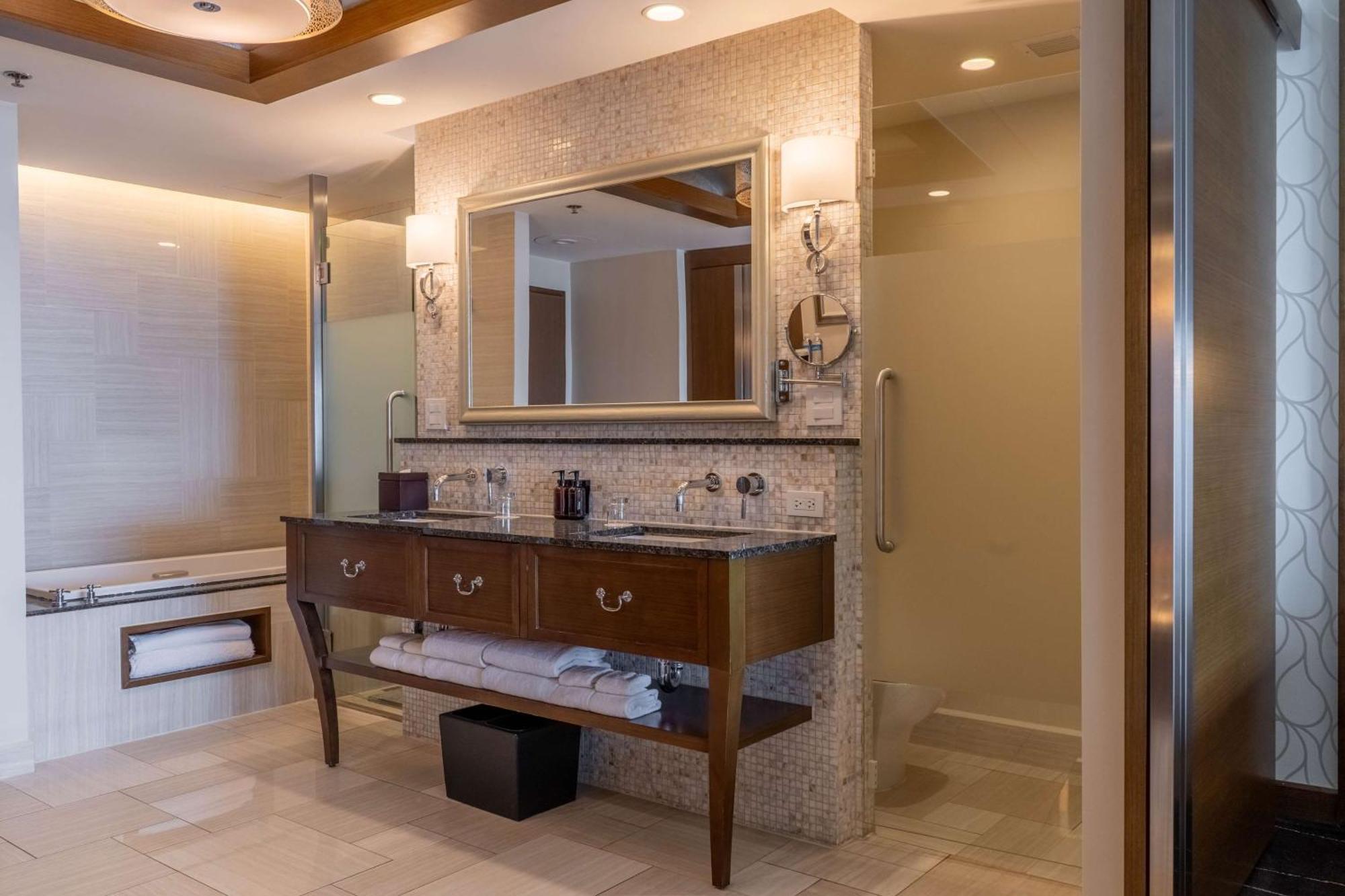 Dusit Thani Guam Resort Tumon Ngoại thất bức ảnh